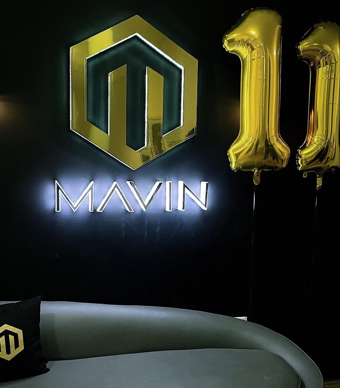 Mavin Clocks 11
